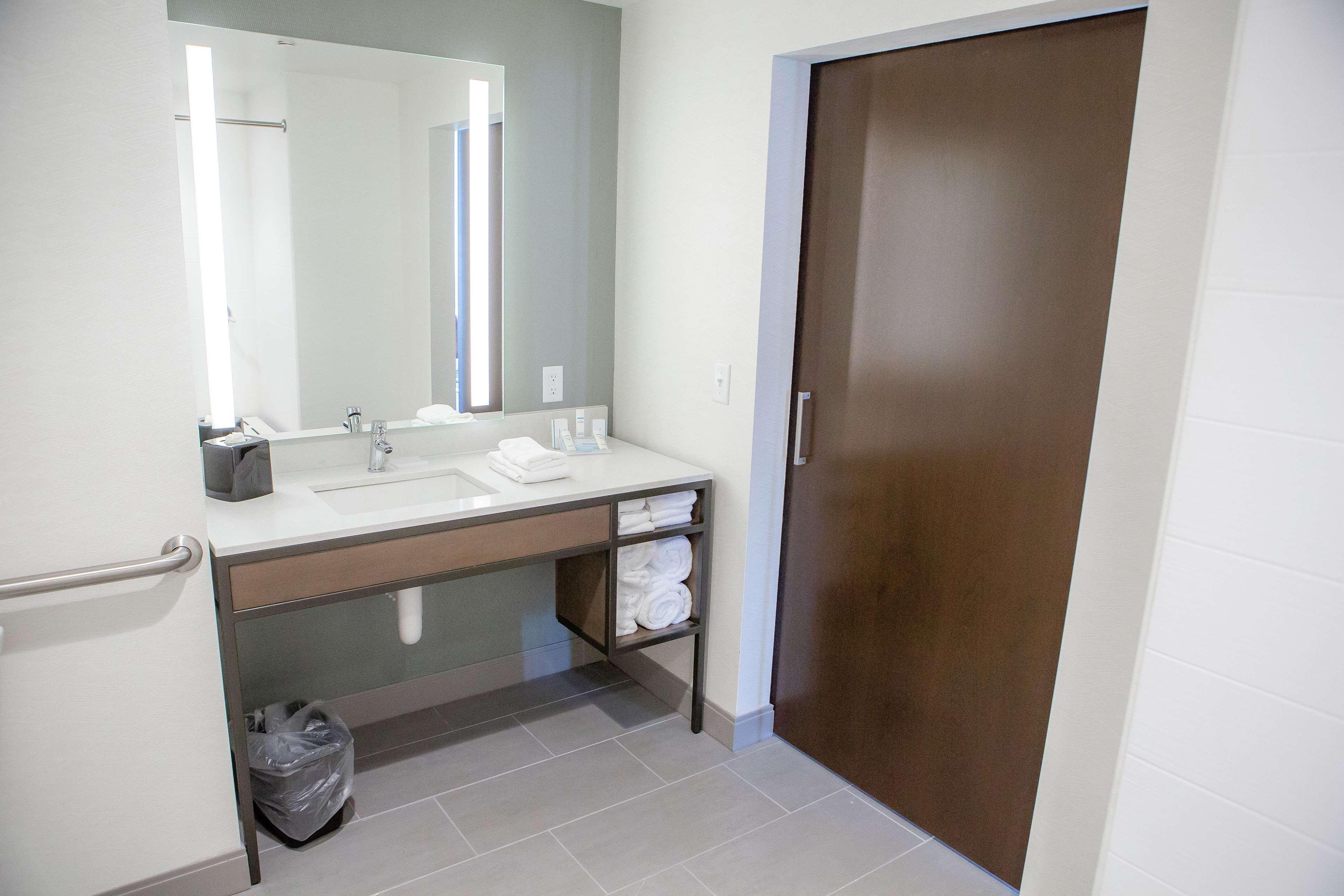 Hilton Garden Inn Corning Downtown Zewnętrze zdjęcie