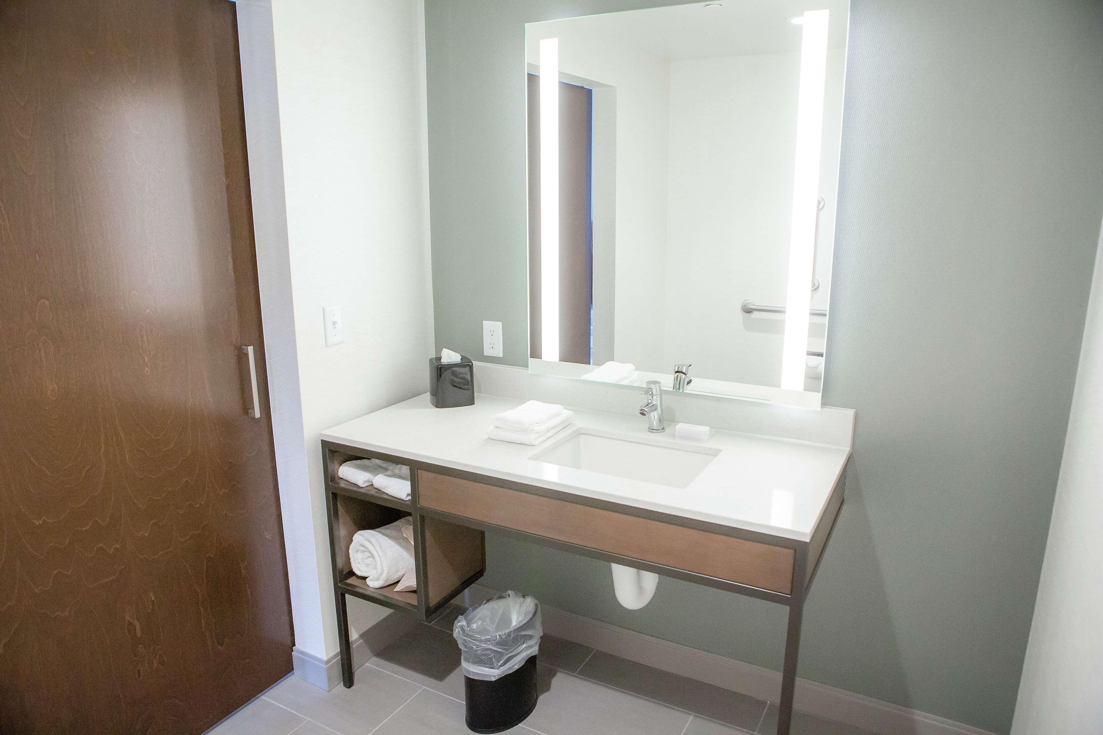 Hilton Garden Inn Corning Downtown Zewnętrze zdjęcie