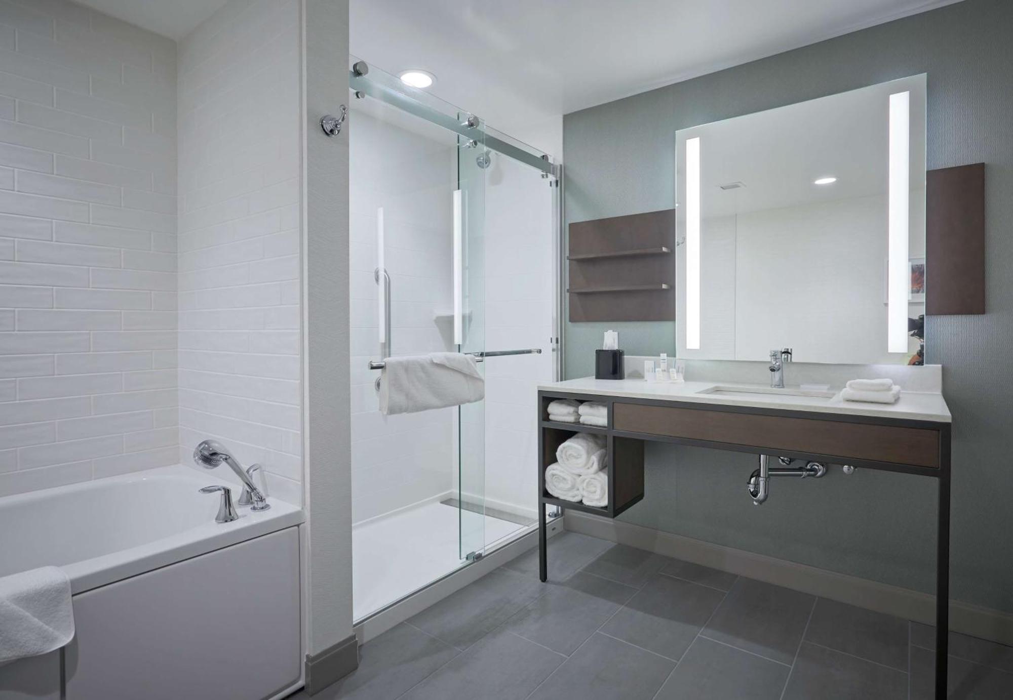 Hilton Garden Inn Corning Downtown Zewnętrze zdjęcie